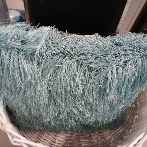 🏖⛵PIER 1 IMPORT TWO FLUFFY PILLOWS 🏝A FANTASTIC VINTAGE GIFT 🎁 - Picture 2 of 13